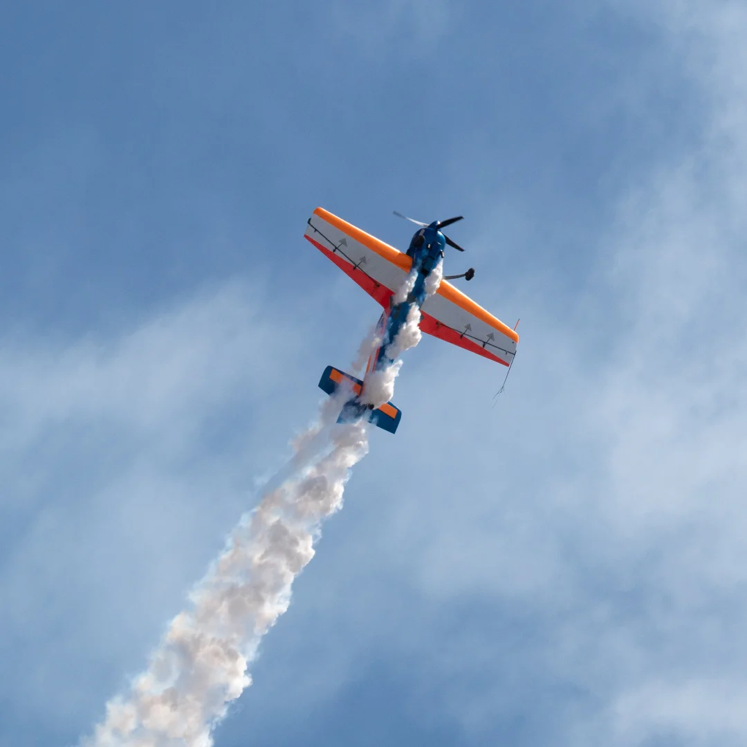 Nhdesign project Air Invictus: Moment captured during the aerobatic display