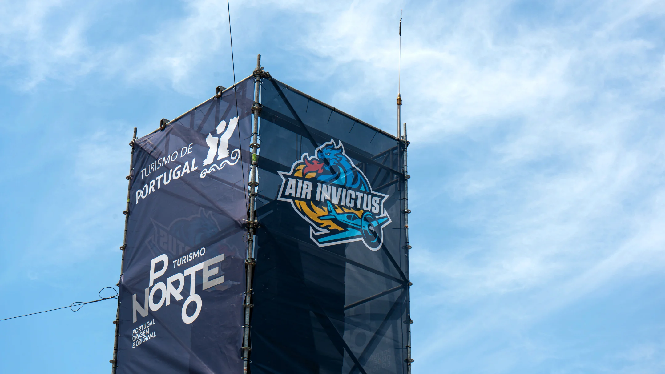 Nhdesign project Air Invictus: Brand identity applied to a large-format banner