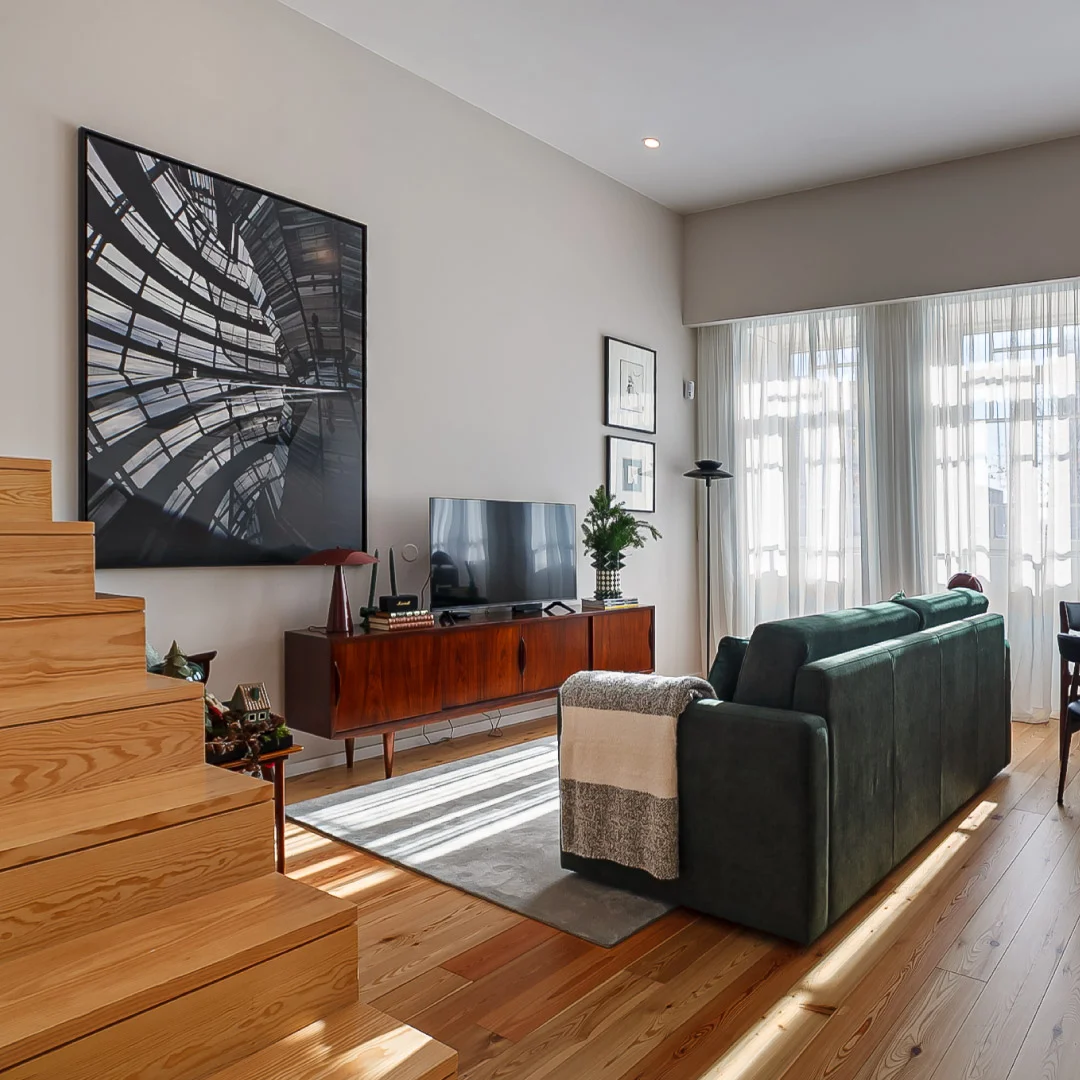 Projeto Art Living da Nhdesign: Interior residencial com luz natural e organização funcional