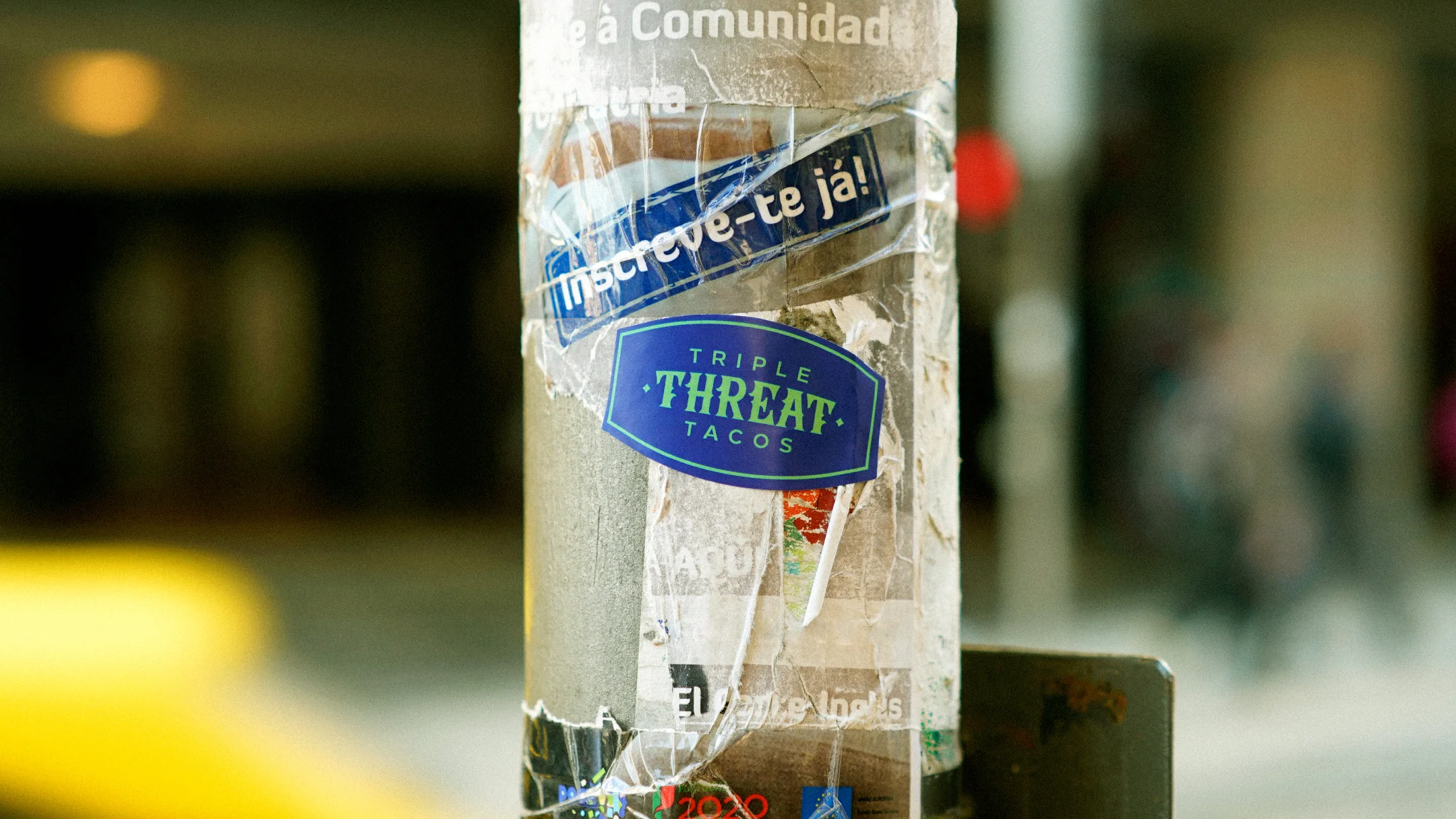 Projeto SMASH VS THREAT da Nhdesign: logótipo Triple Threat Tacos em azul