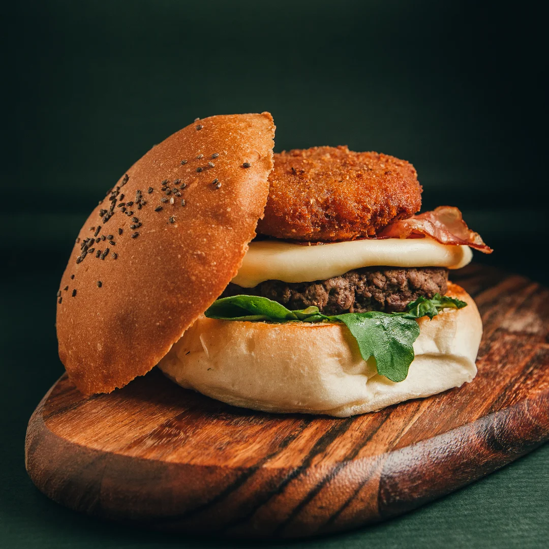 Projeto DANS da Nhdesign: Hambúrguer DANS com frango crocante, alface e molho especial