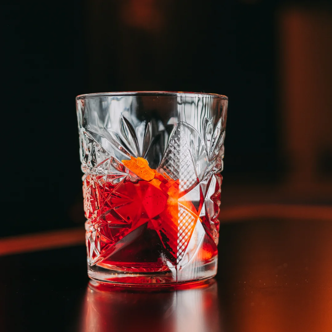 Projeto DANS da Nhdesign: Cocktail DANS servido em copo baixo com gelo