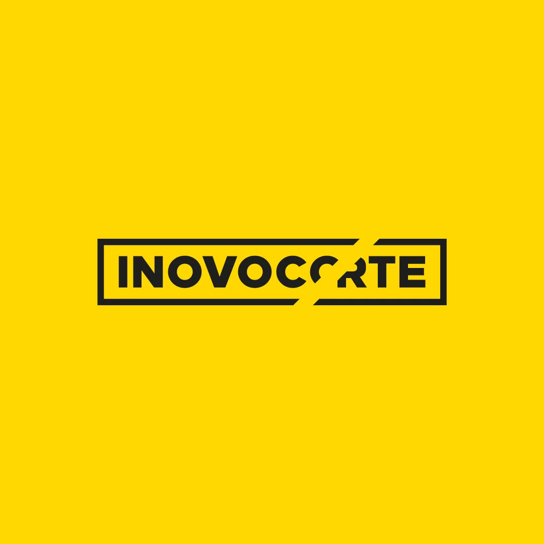 Projeto Inovocorte da Nhdesign: logo da Inovocorte sobre o amarelo da identidade