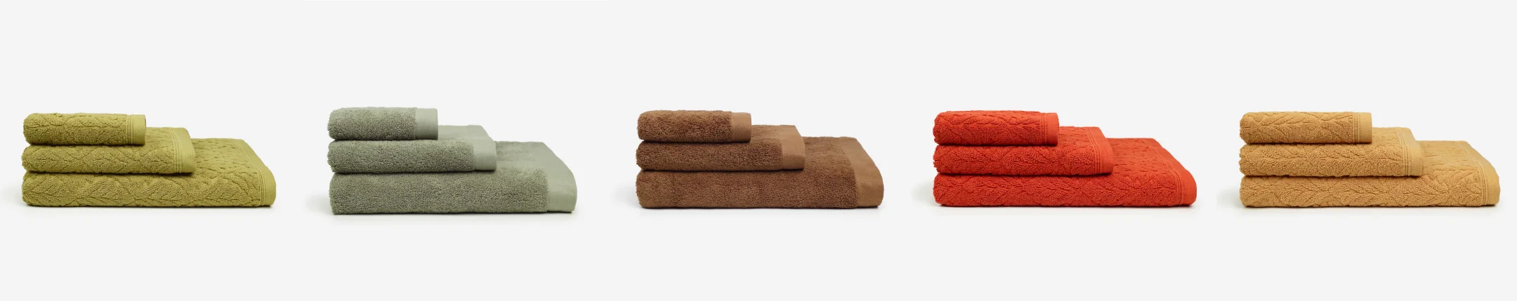 Projeto Kazley da Nhdesign: Toalhas Kazley apresentadas em várias cores, alinhadas sobre fundo neutro