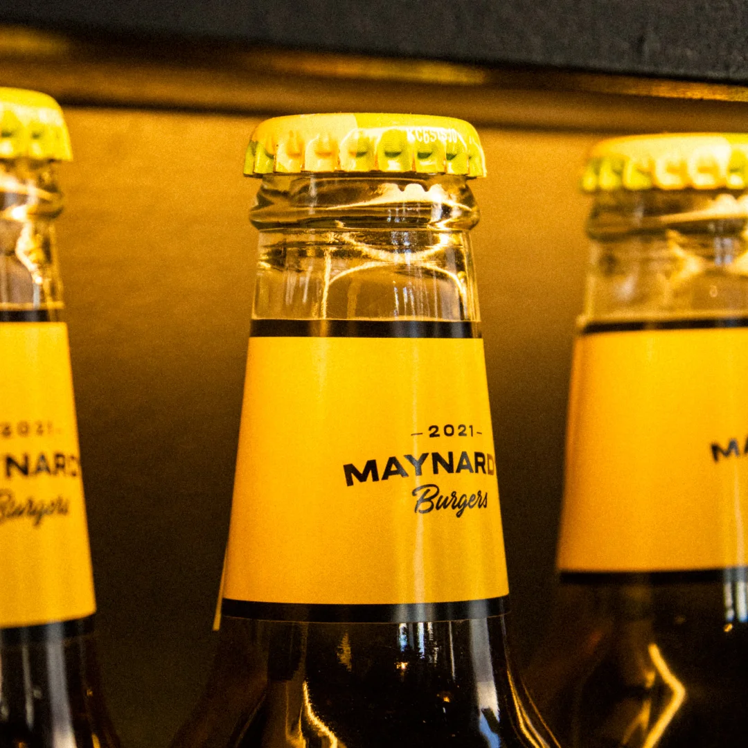Nhdesign project Maynard's Burgers: Bottle with applied branding and highlighted lighting
