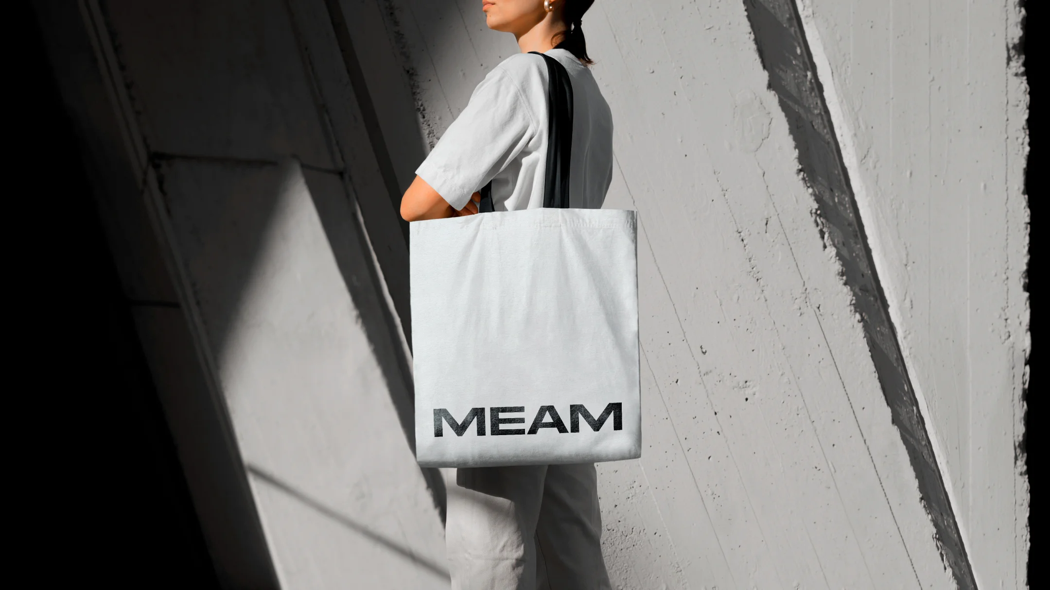 Nhdesign project Meam Concept: White tote bag with the Meam Concept logo