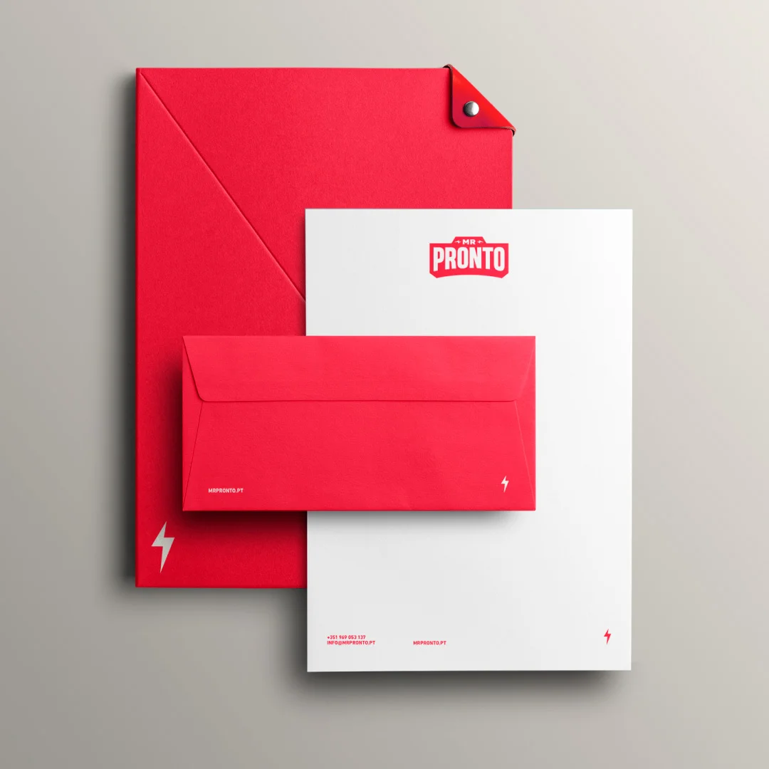 Projeto Mr Pronto da Nhdesign: Pasta, folha A4 e envelope com aplicação da identidade visual da Mr Pronto