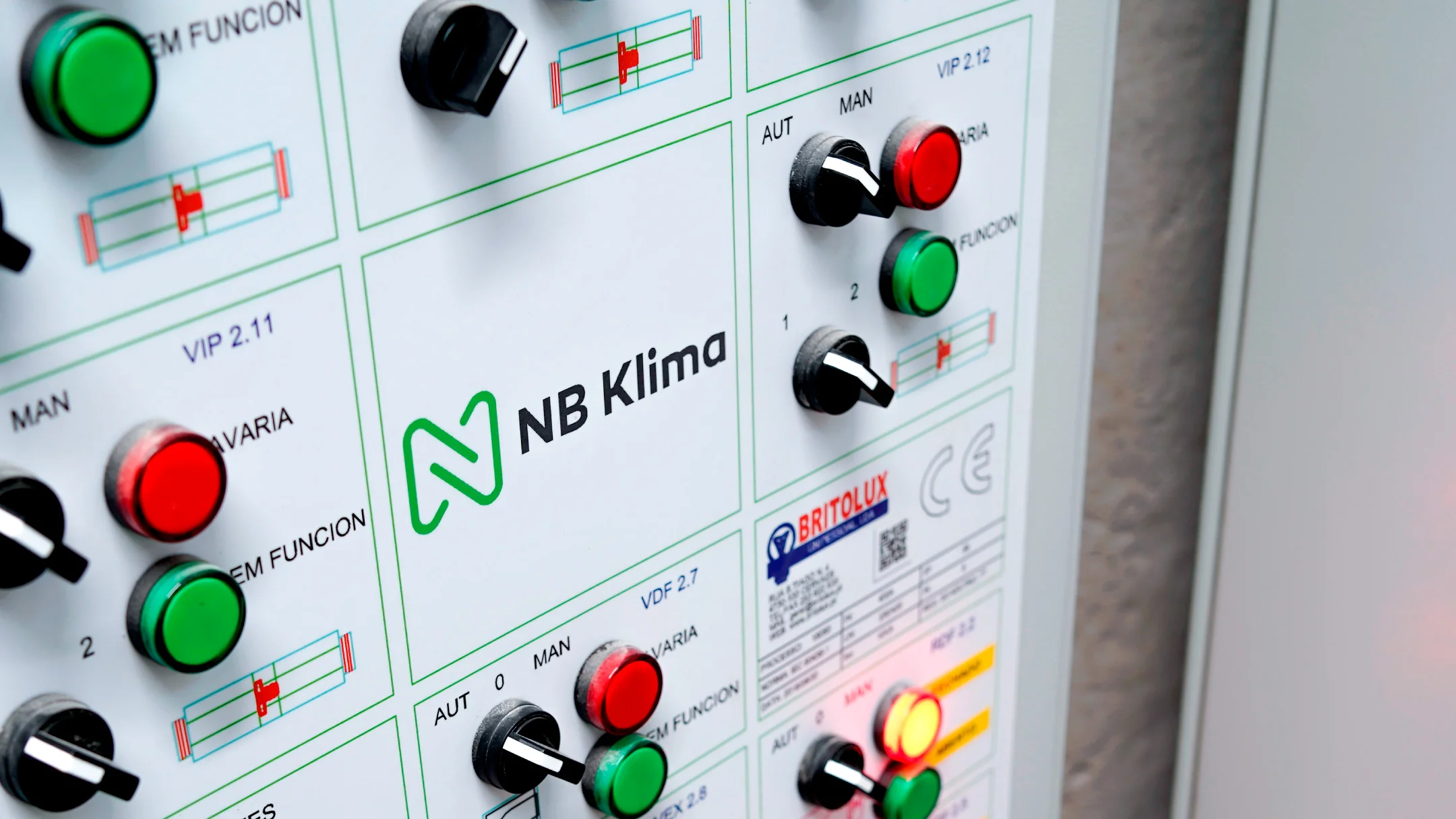 Projeto NB Klima da Nhdesign: Painel técnico da NB Klima com botões de operação