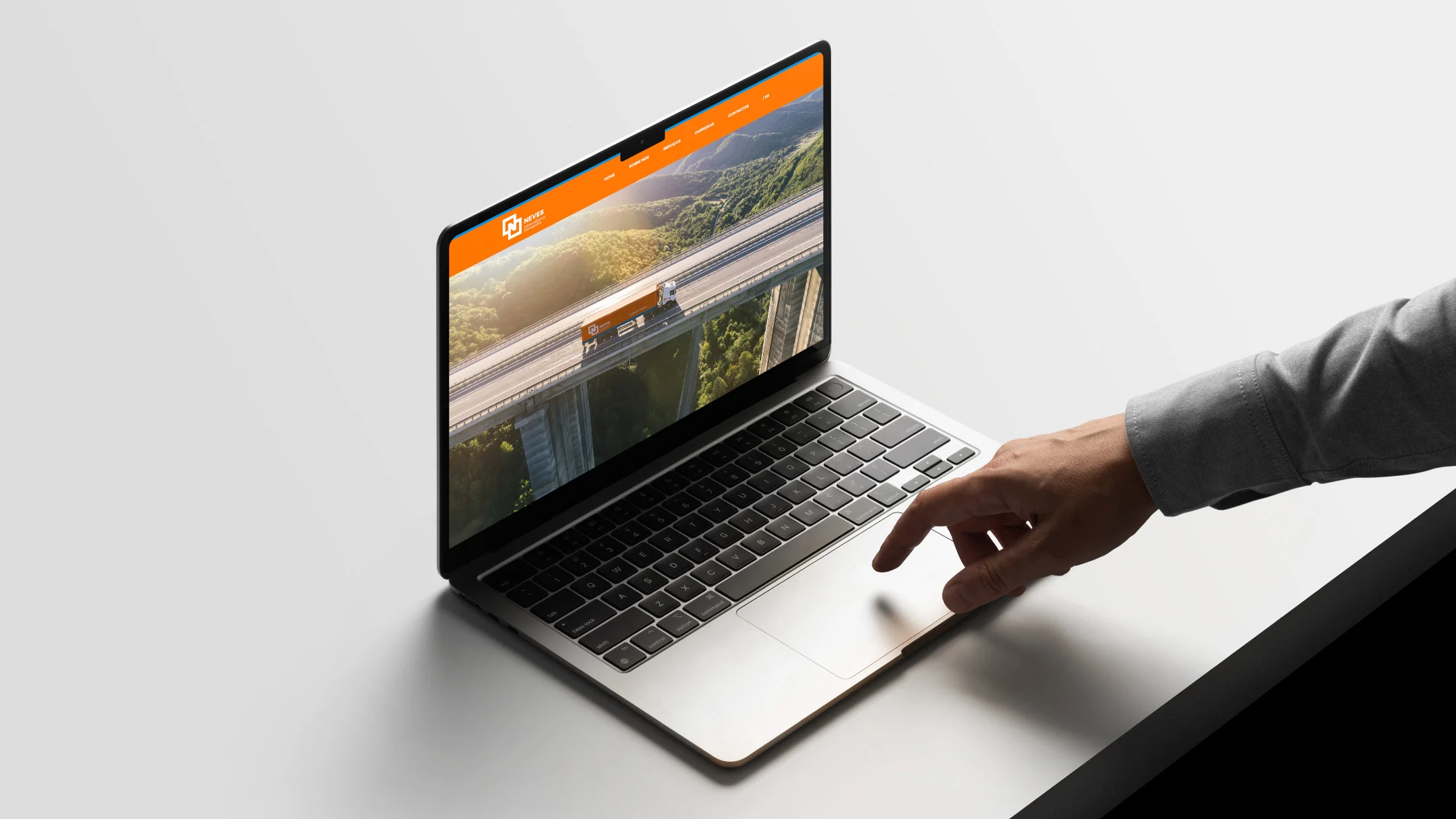 Nhdesign project Neves International Transports: Neves' Site