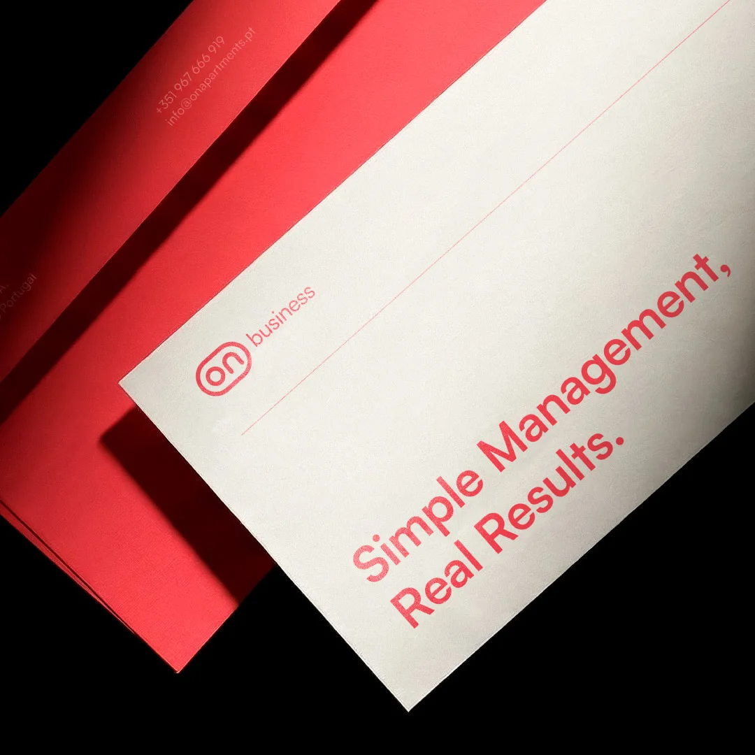 Projeto ON da Nhdesign: Envelope com identidade ON e composição gráfica minimalista