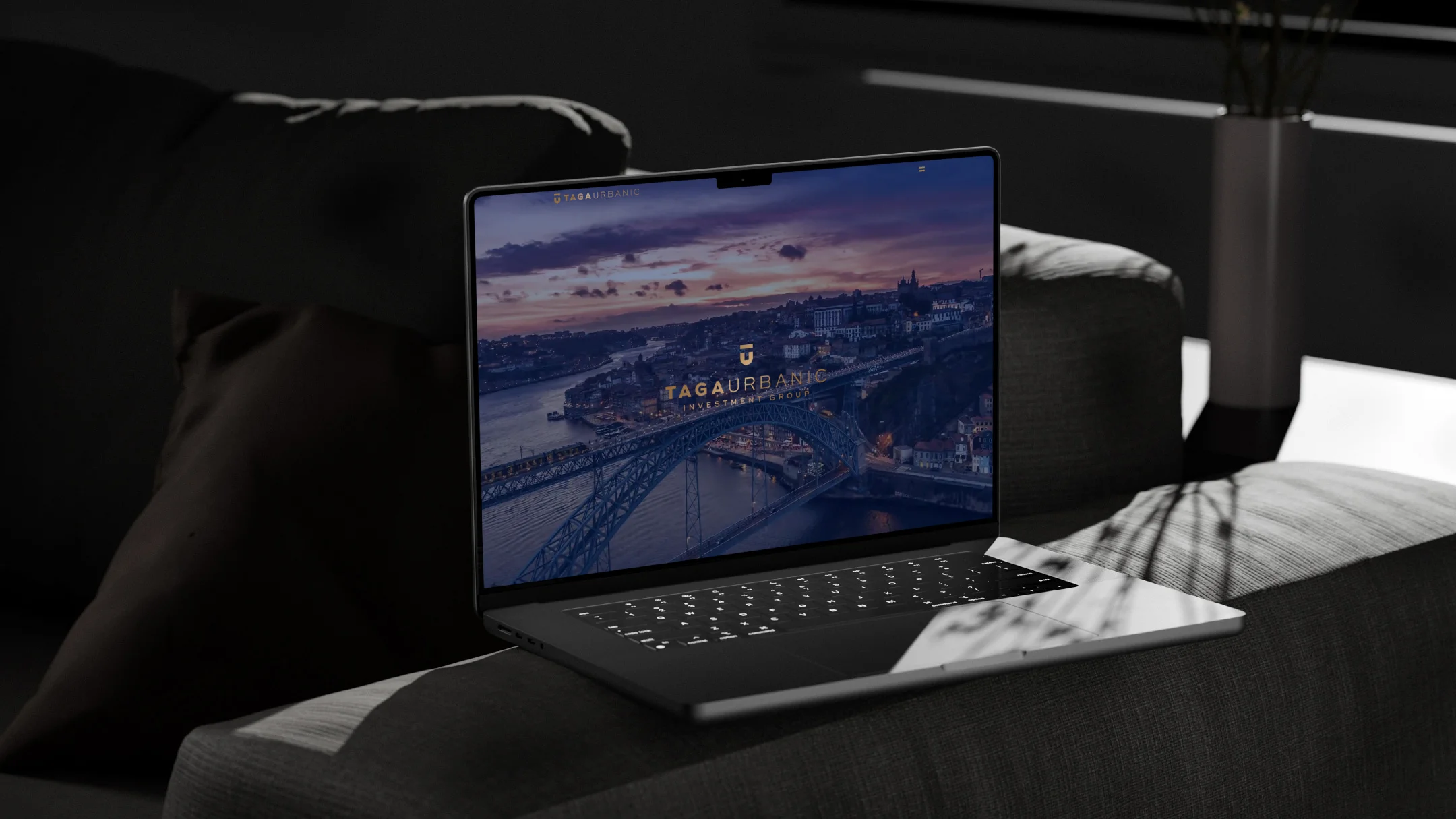 Nhdesign project Taga Urbanic: Laptop on the Taga Urbanic website.