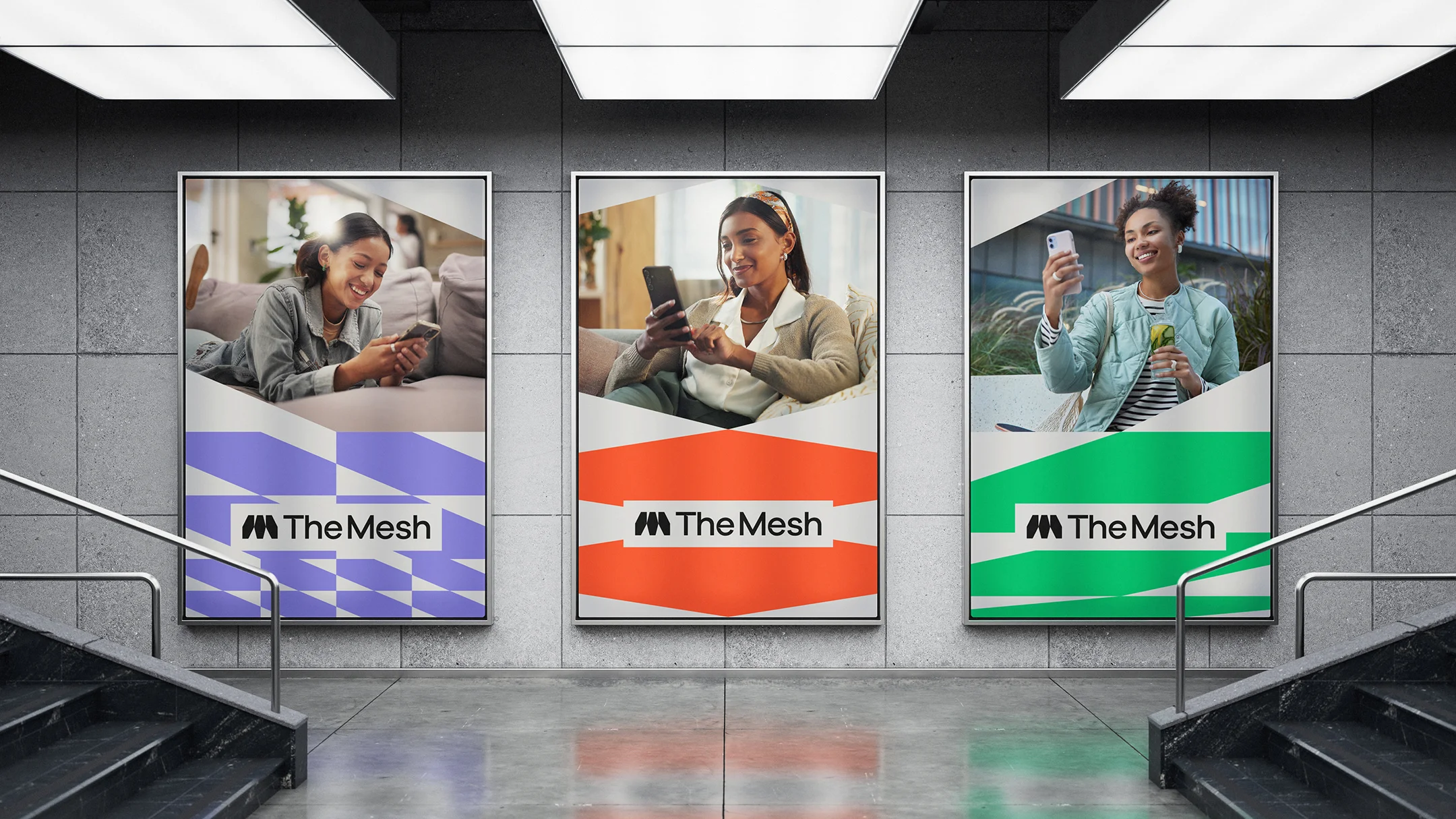 Projeto The Mesh da Nhdesign: Cartazes aplicados em ambiente expositivo com linguagem gráfica forte