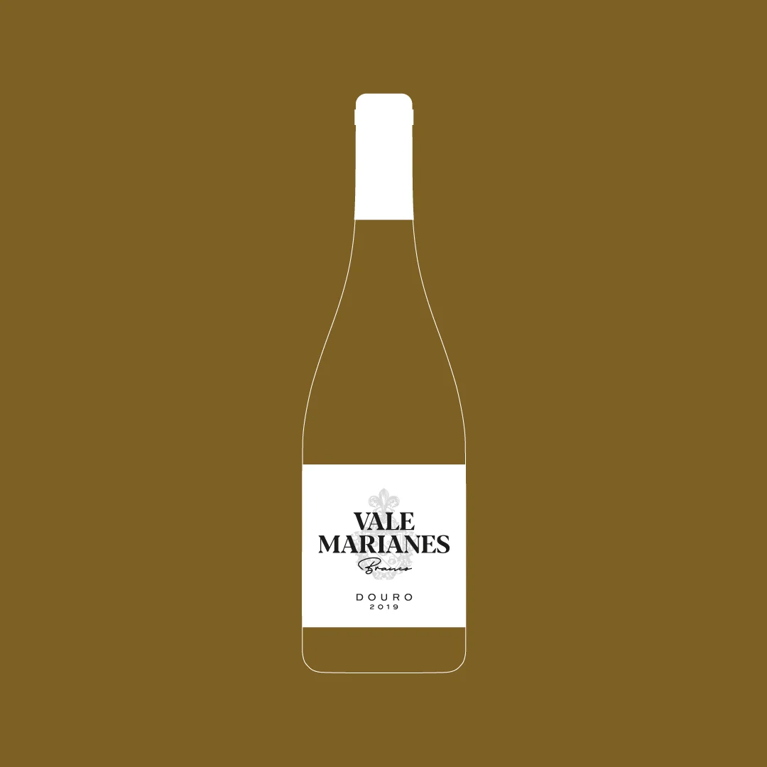 Projeto Vale Marianes da Nhdesign: Ilustração estilizada da garrafa de vinho branco Vale Marianas sobre fundo dourado.