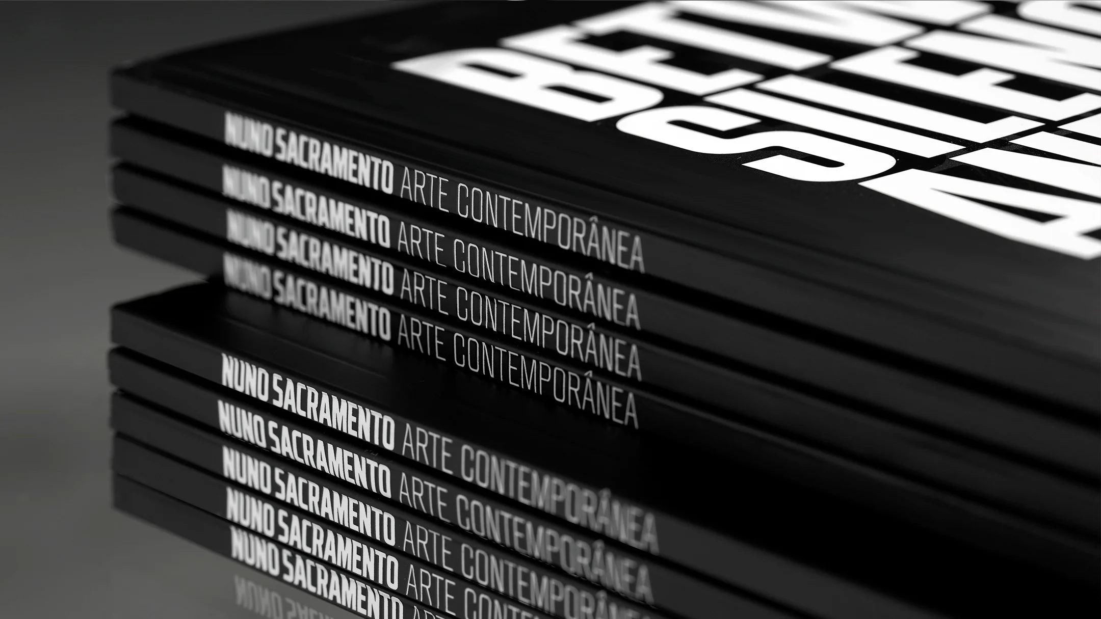 Imagem principal do projeto Between Silence and Reality da Nhdesign