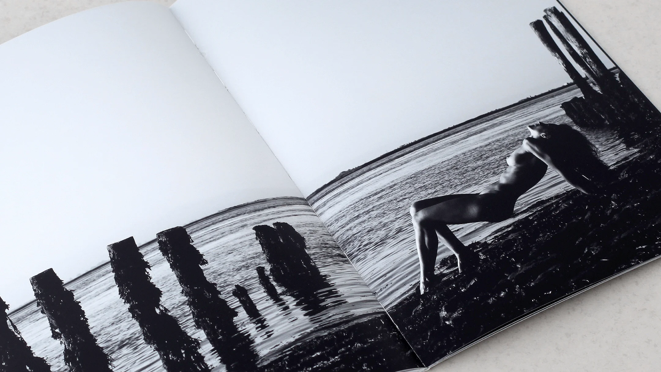 Nhdesign project Nu de ti: Double-page spread where photography takes centre stage in the editorial composition