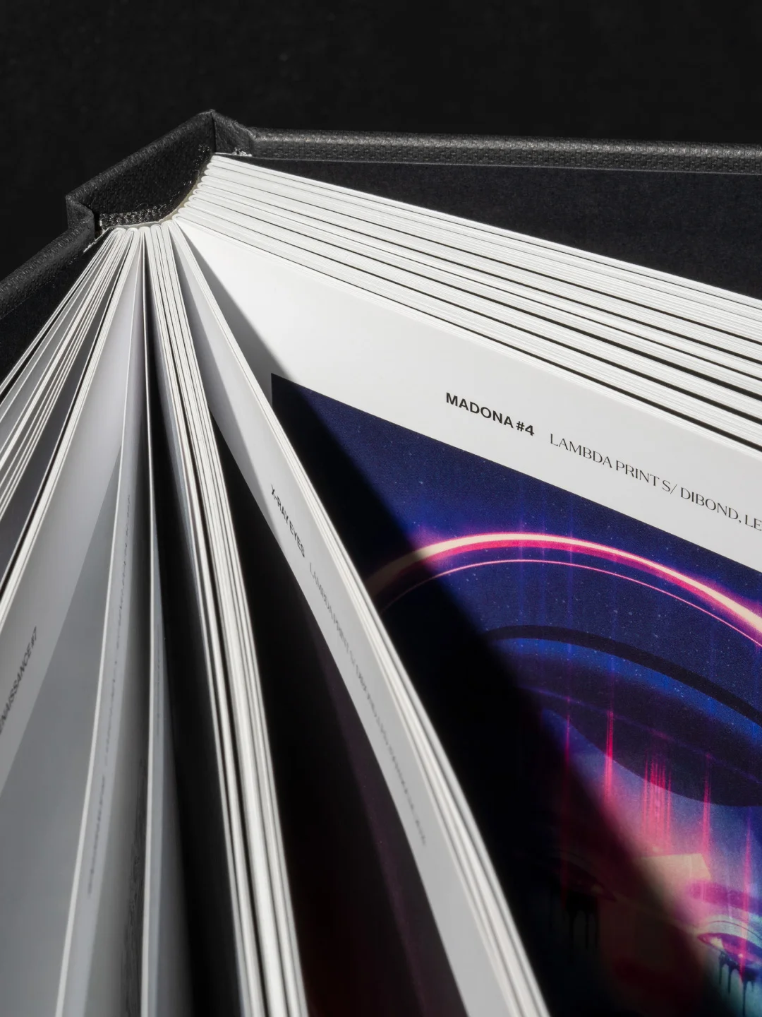 Nhdesign project 30 Anos de Fotografia: Detail of the inside pages and editorial finish