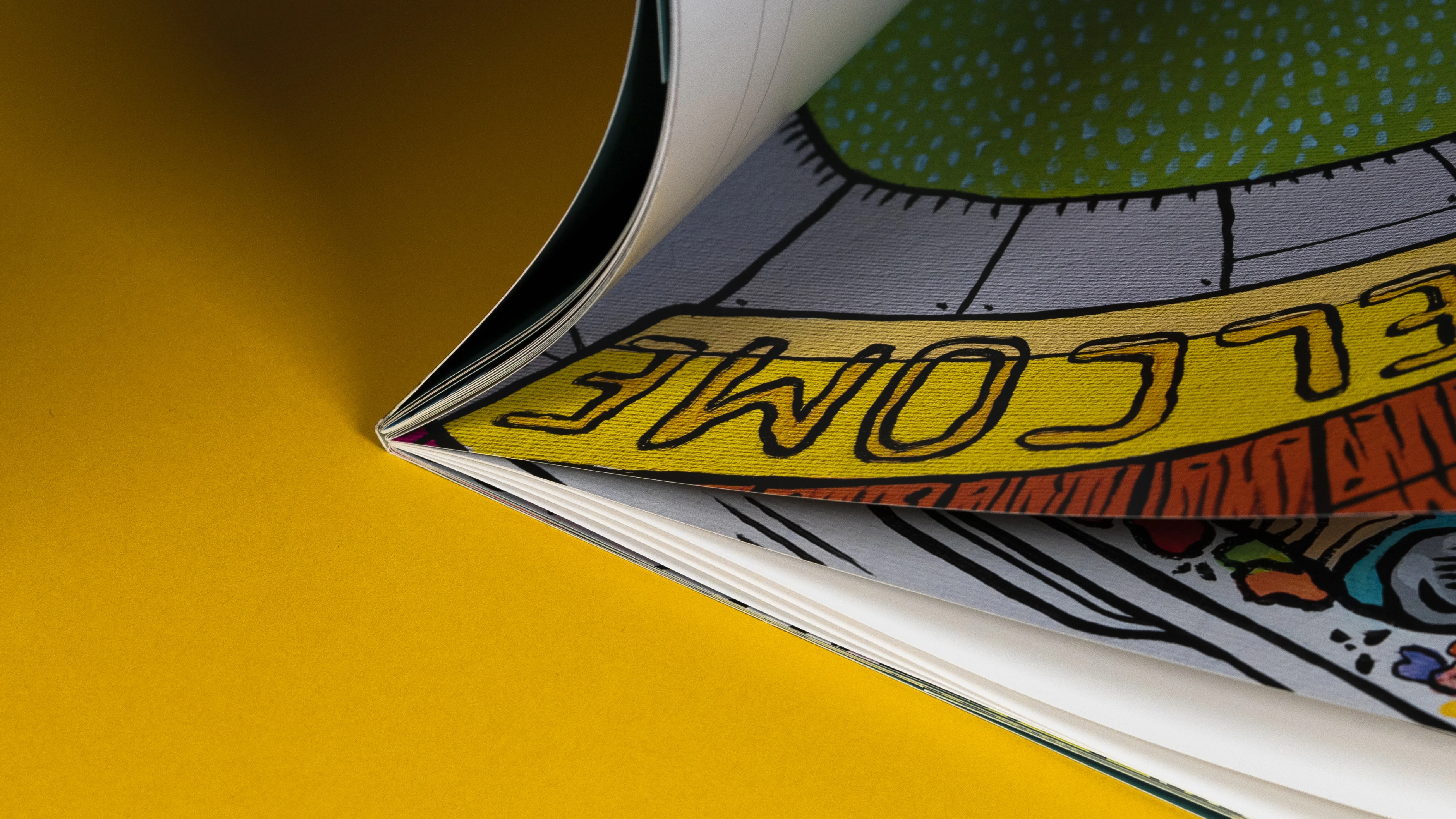 Nhdesign project A Casa: Close-up of an illustrated book spine while the pages are being flipped