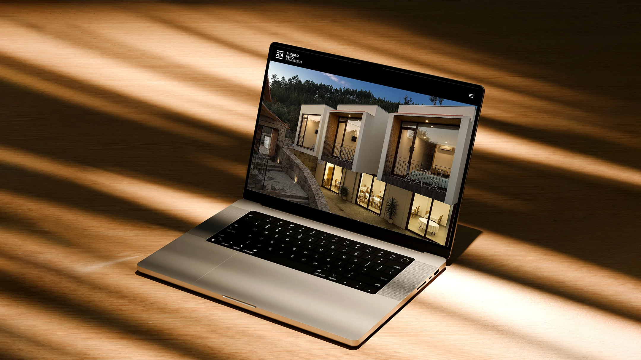 Nhdesign project Rómulo Neto, Arquitetos: Responsive website on desktop